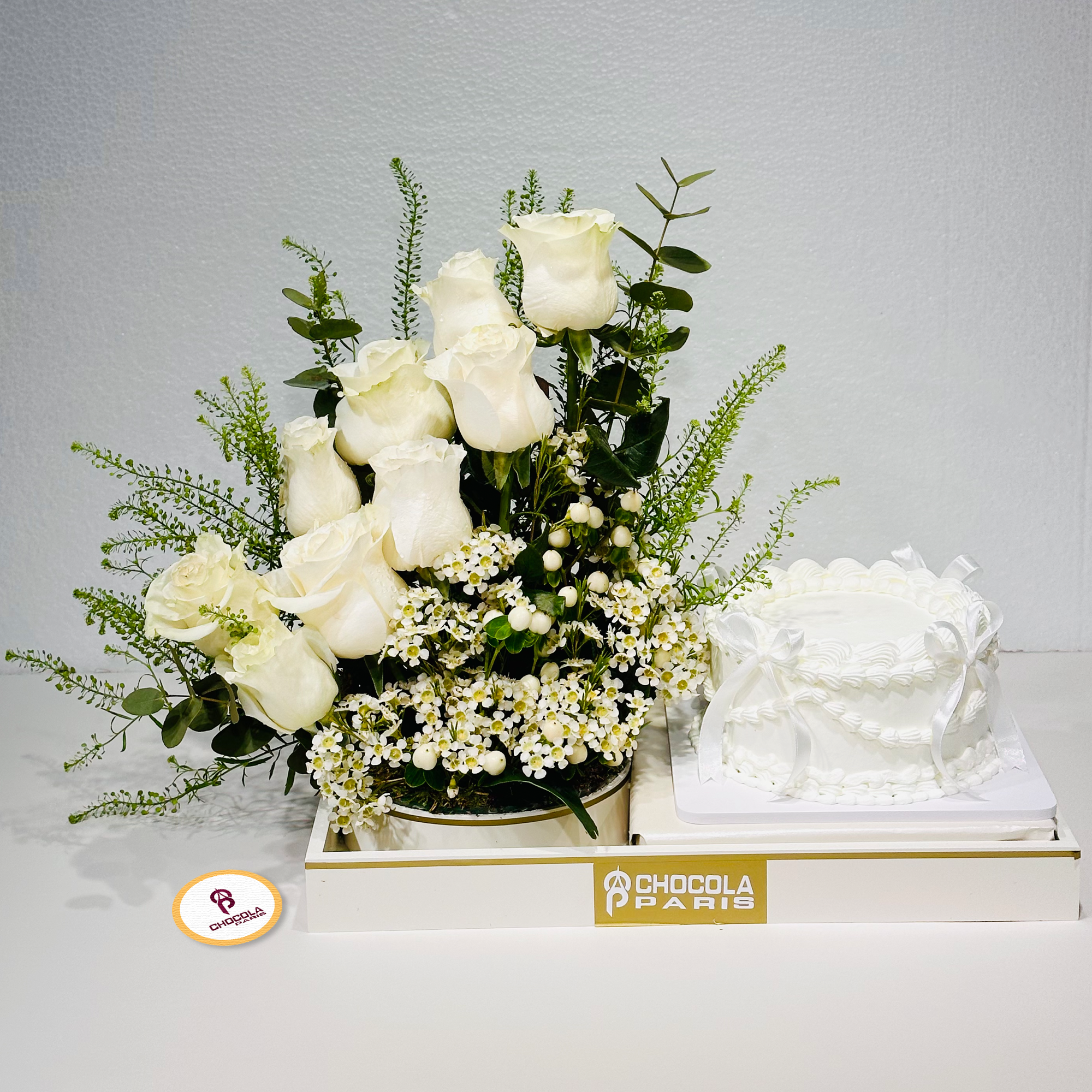 Graceful white flower & cake combo