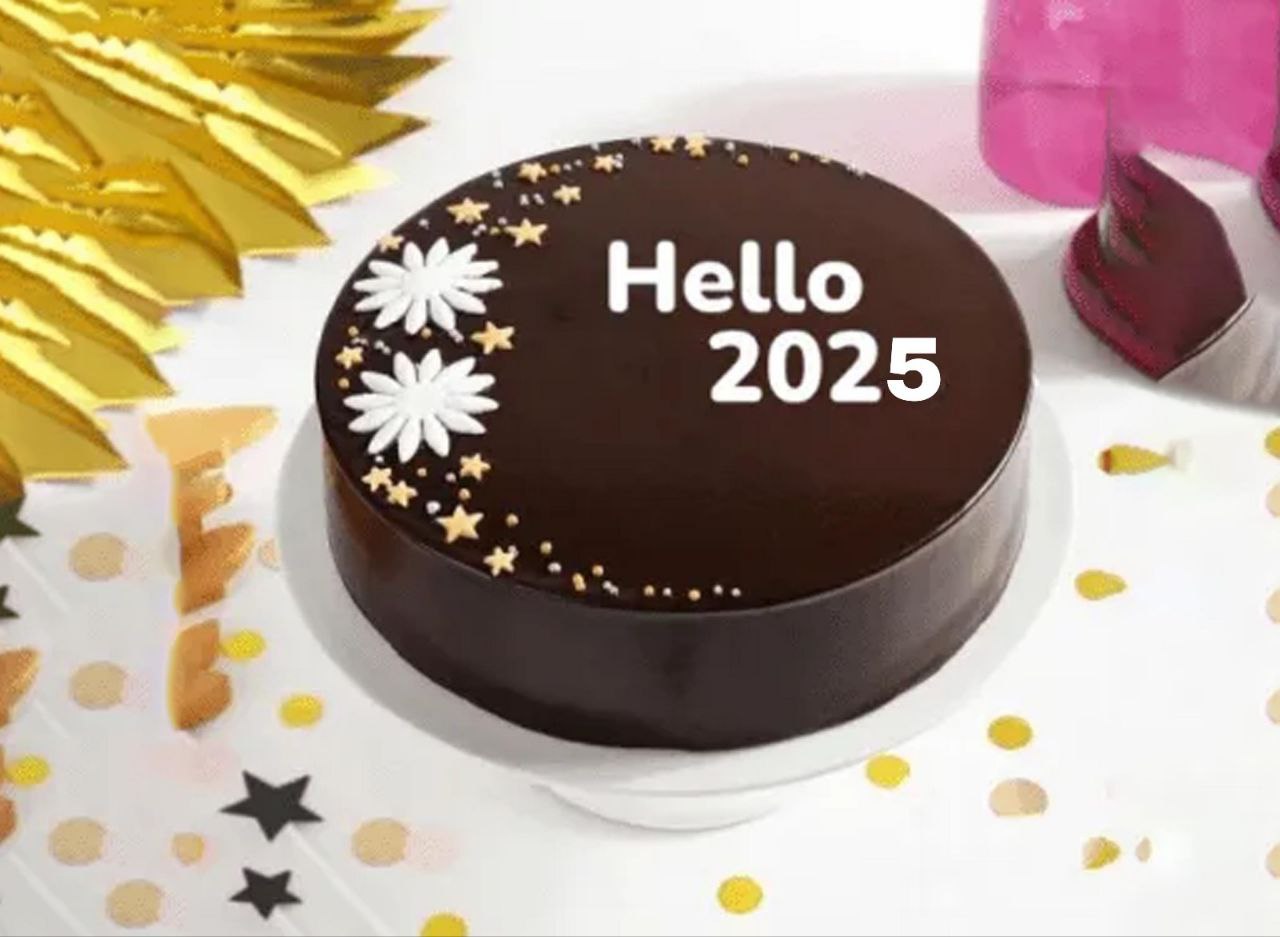 Hello 2025 new year cake