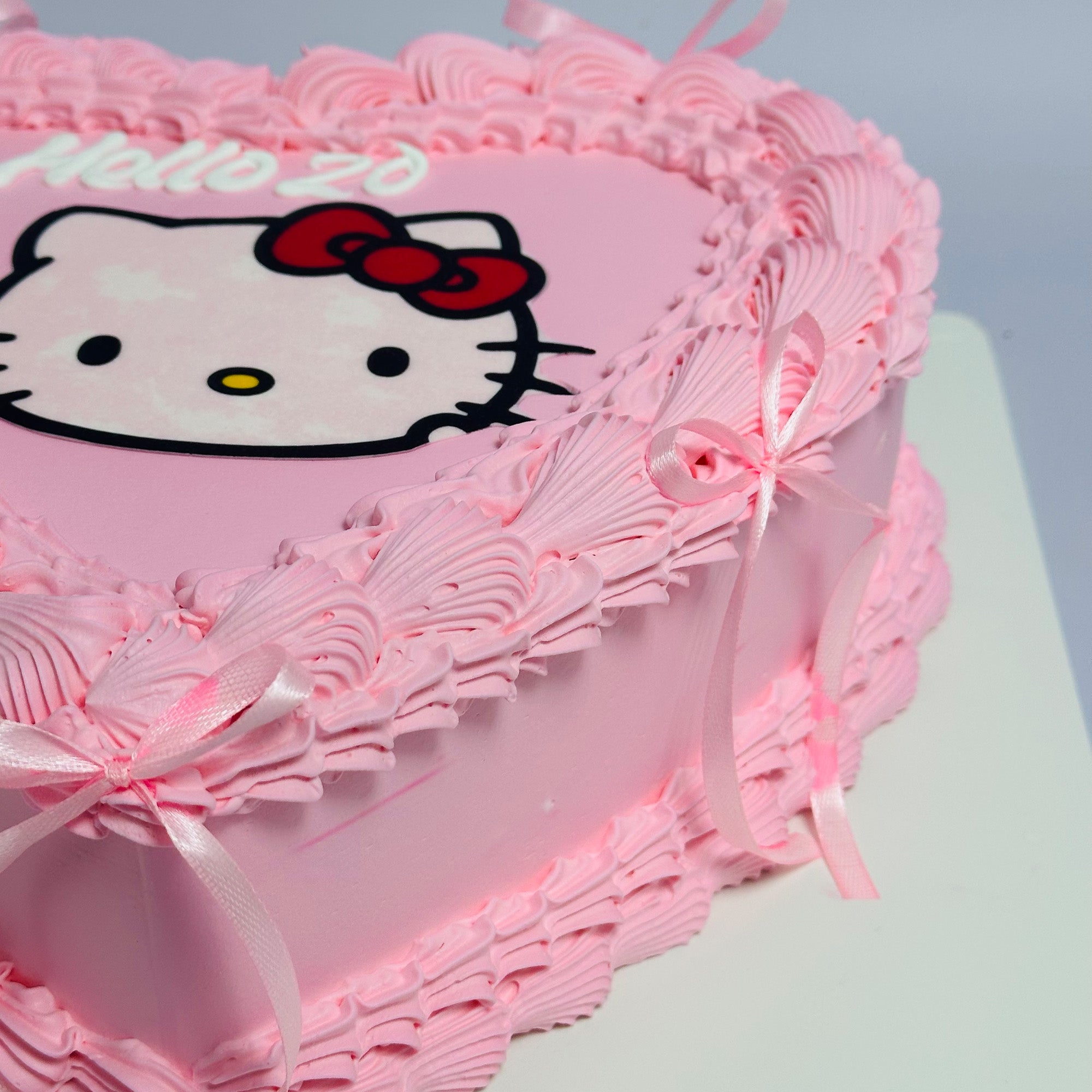 Hello kitty heart cake