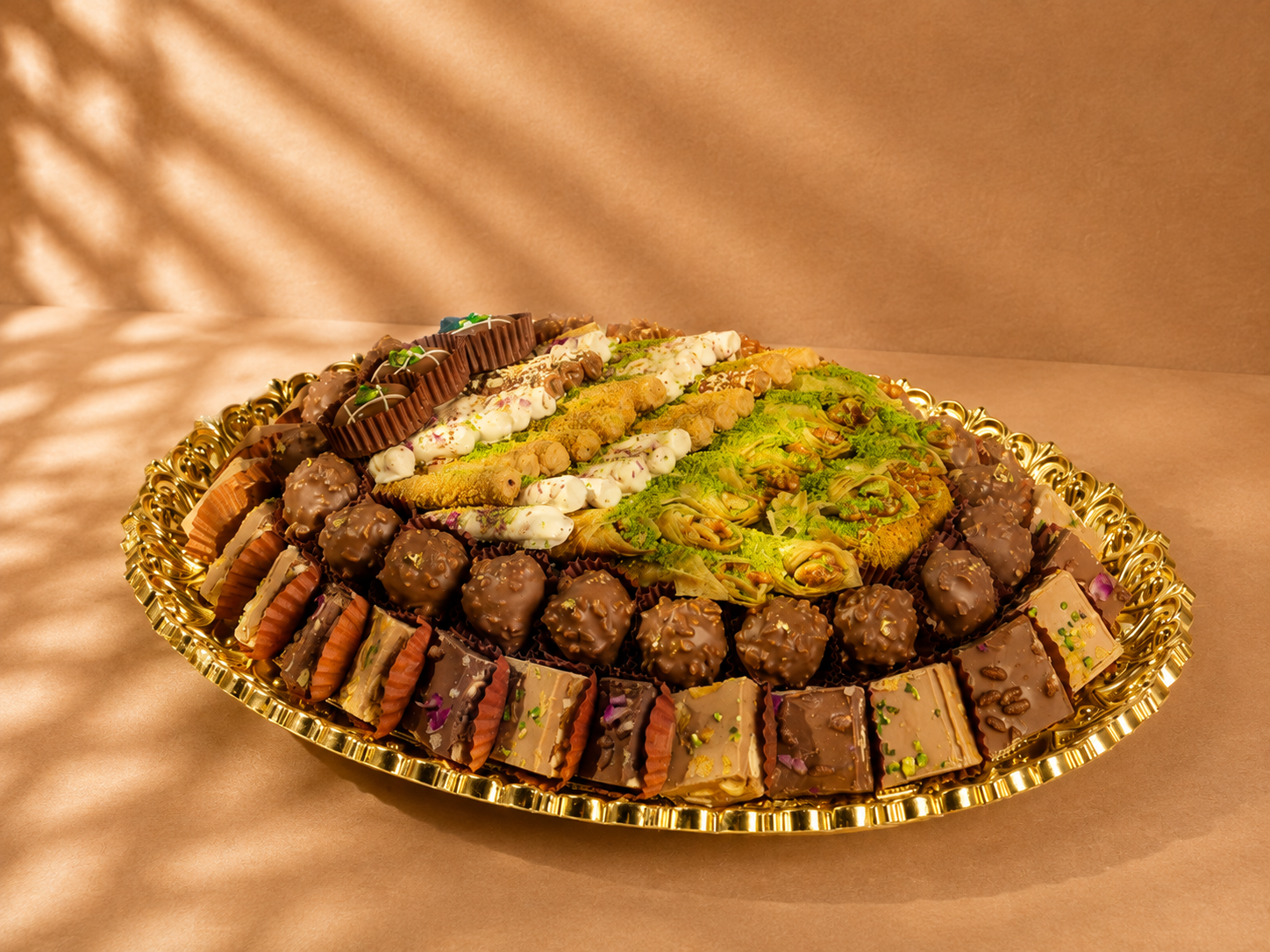 صينية حلويات فاخرة متنوعة