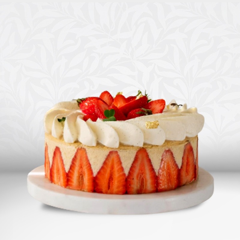 Delectable strawberry cake in Qatar